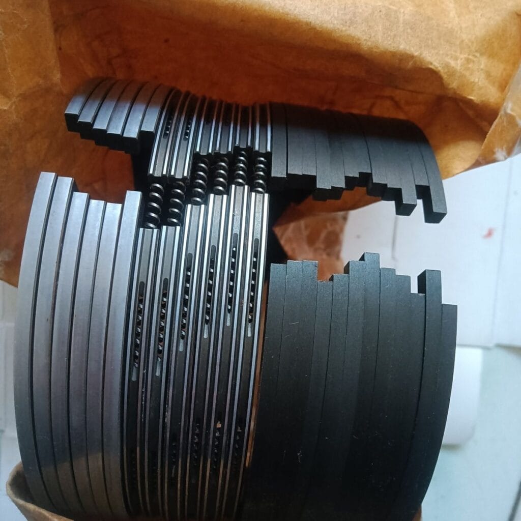 complete engine piston ring set with compression rings and oil ring